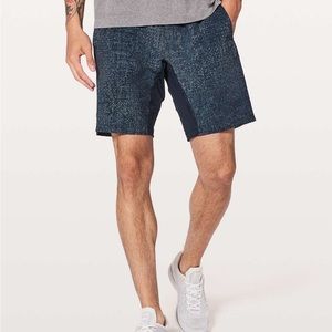 Lululemon T.H.E. Linerless Short - AO-zome Battleship True Navy - size medium 7”